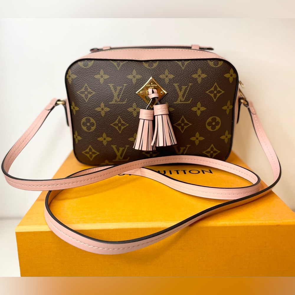 ❌Sold❌ Authentic Louis Vuitton Saintonge